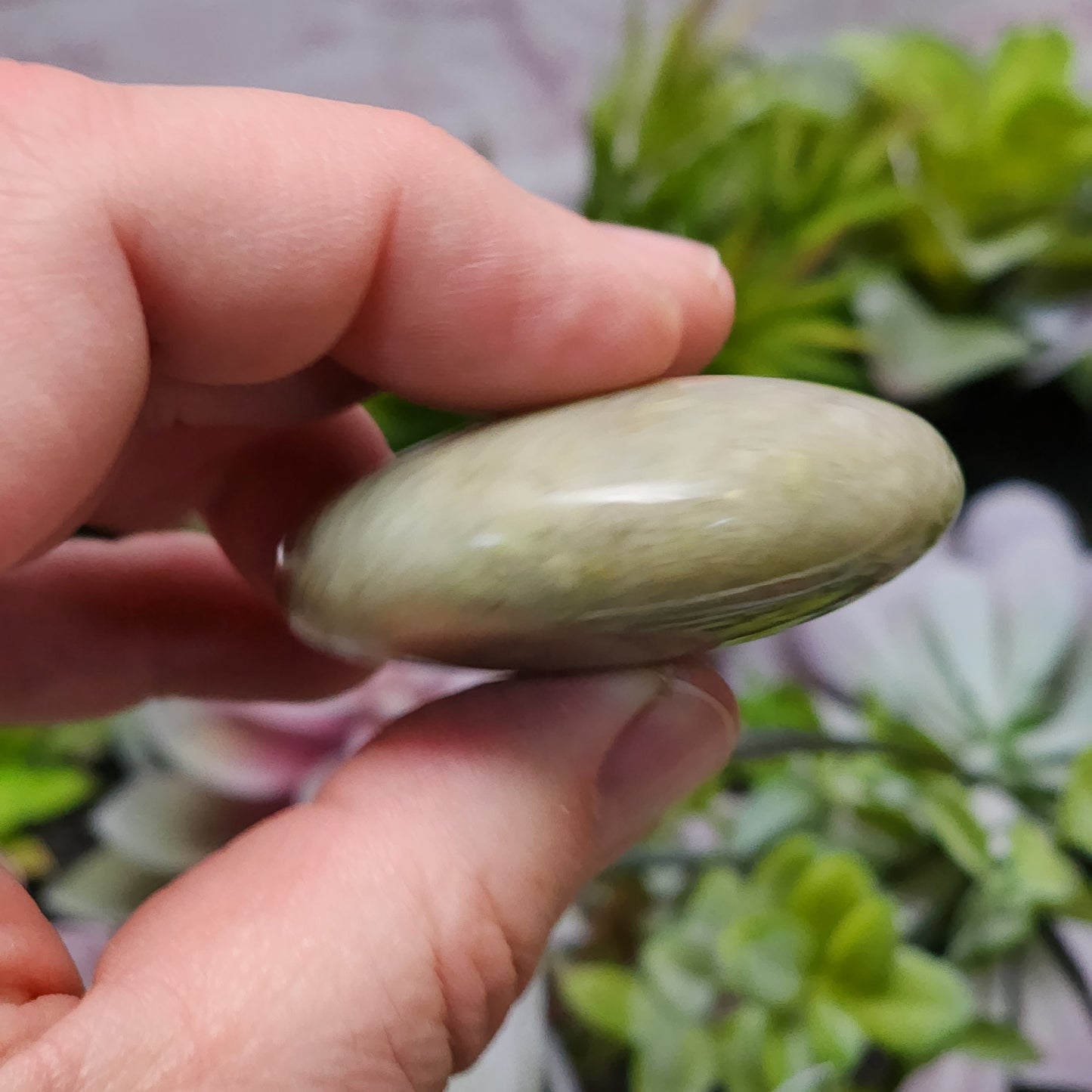 Green Quartz Palmstone | 2335