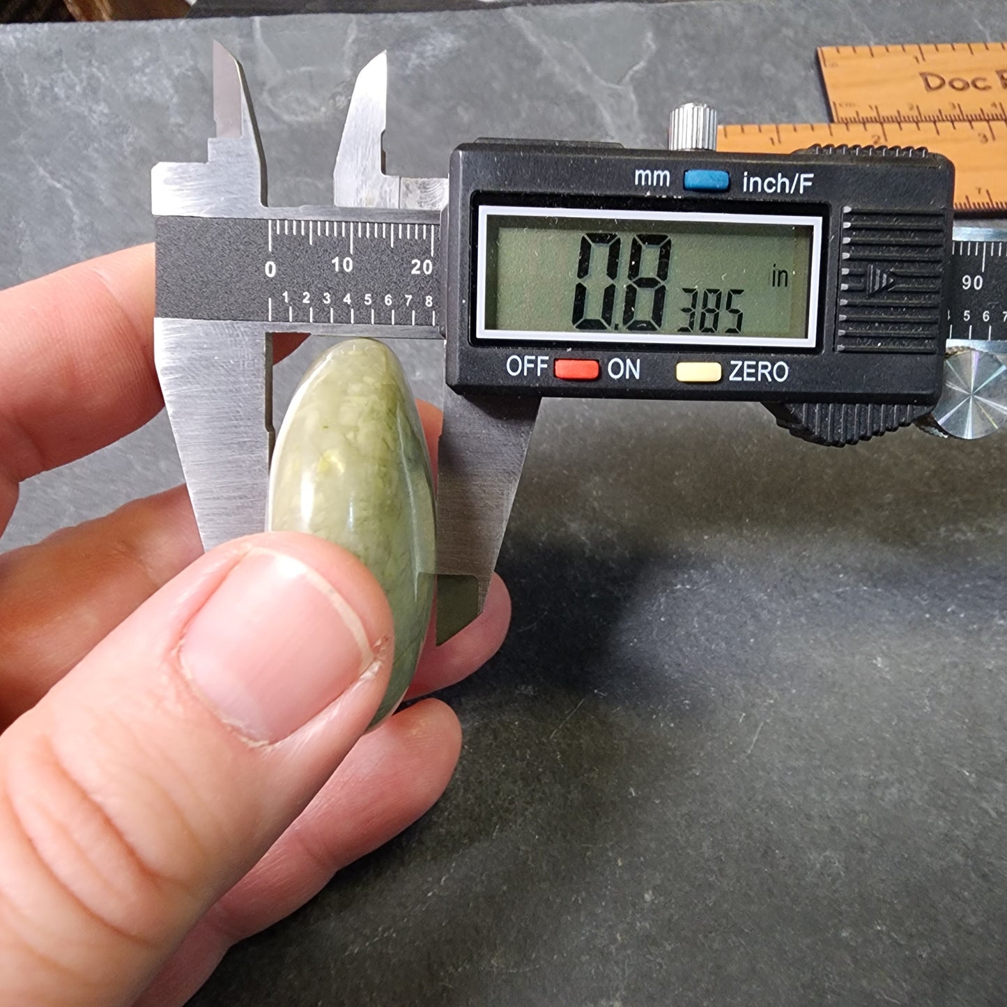 Green Quartz Palmstone | 2335