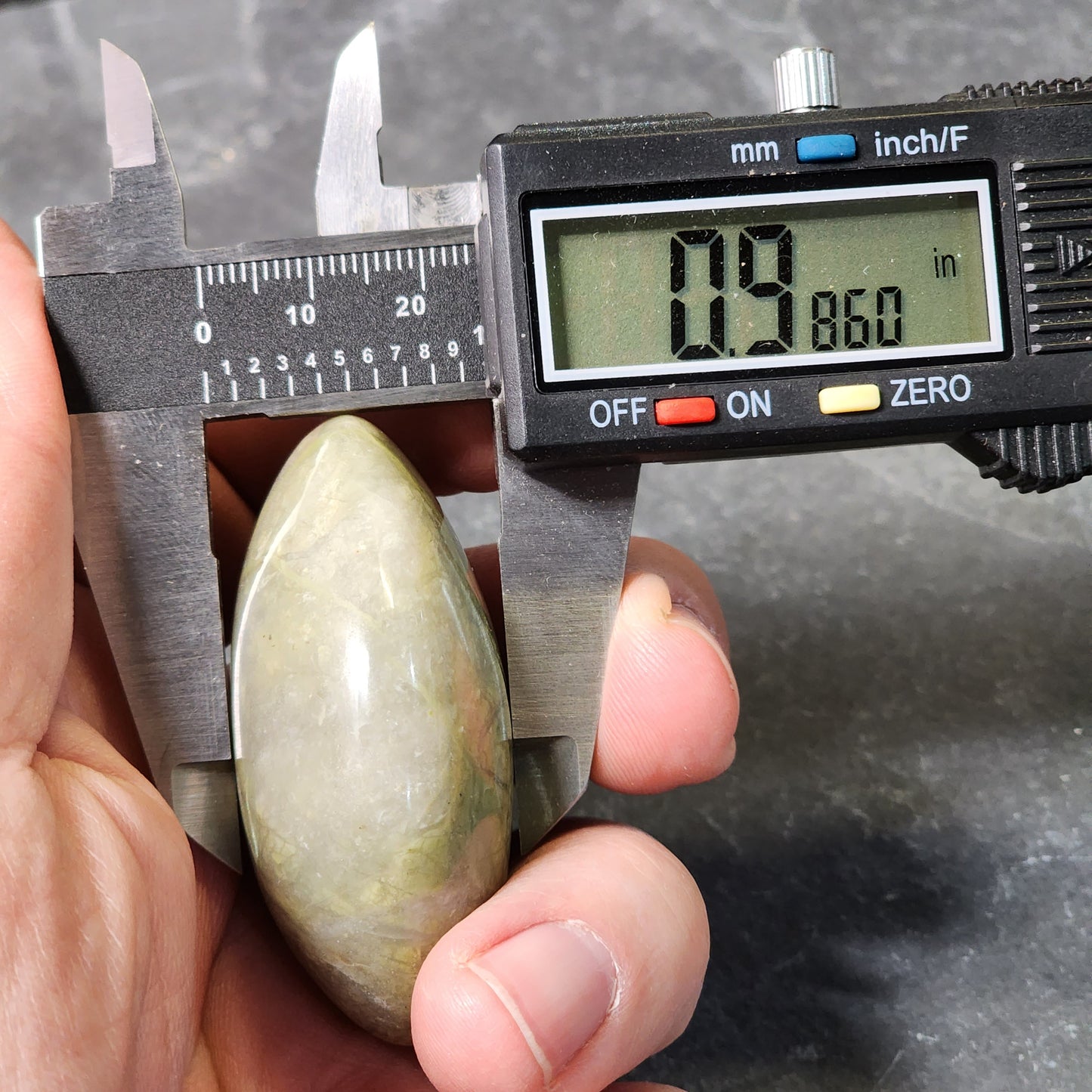 Green Quartz Palmstone | 2332