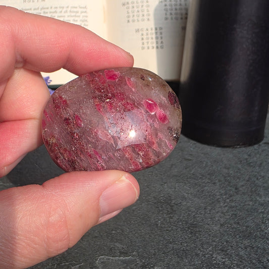 Rhodonite, Clear Quartz Palmstone | 1540