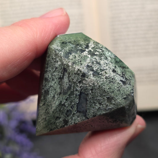 Moss Agate Diamond Point Carving | 1431