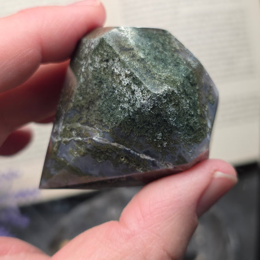 Moss Agate Diamond Point Carving | 1438
