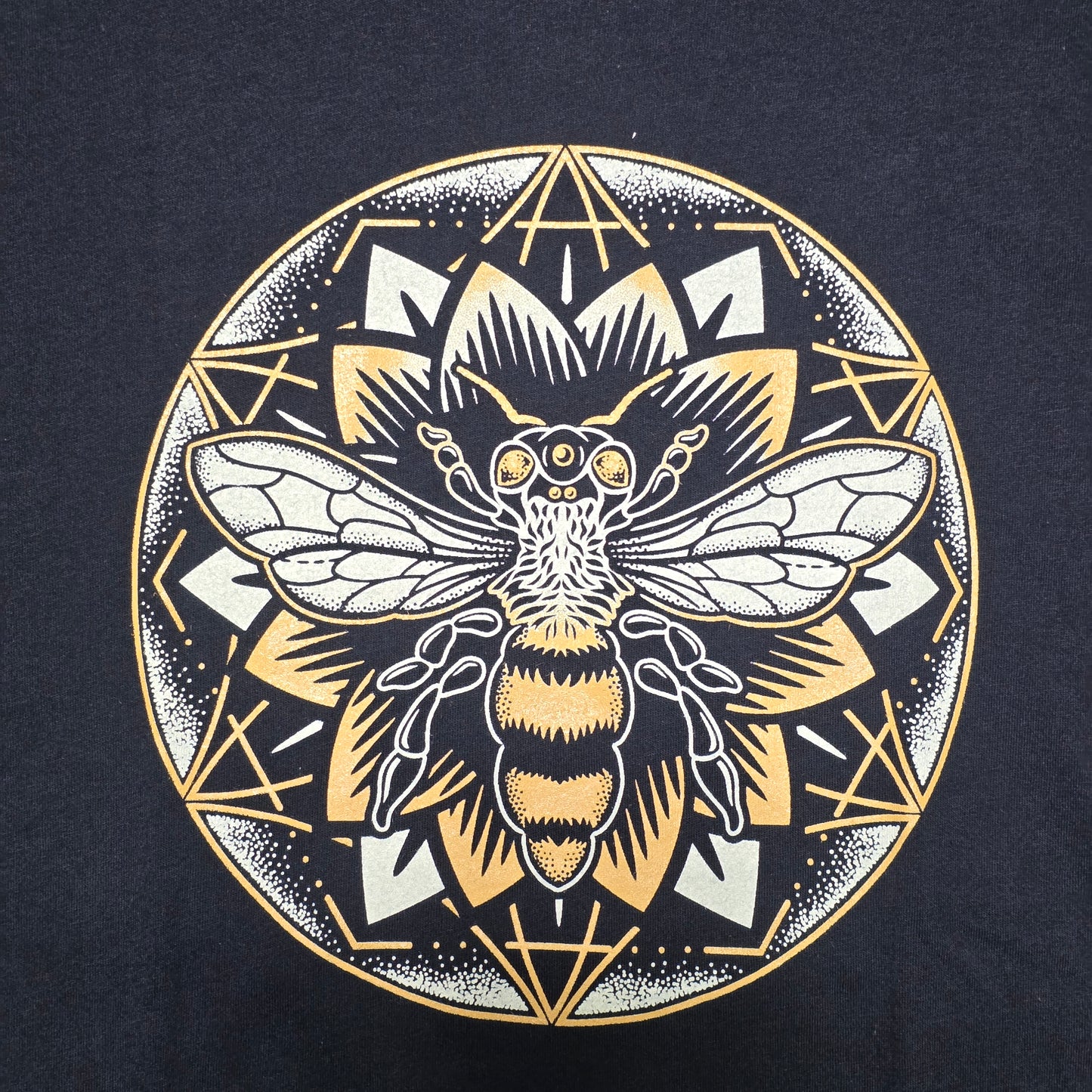 Bee Mandala T-Shirt M (NWT) | 2858